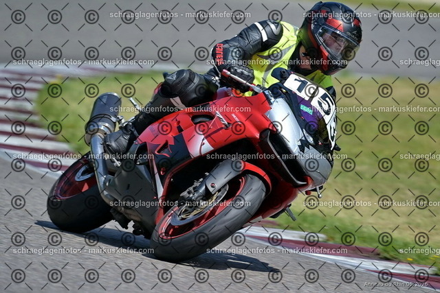 26BT02-1718 | markuskiefer.com - Realisiert mit Pictrs.com