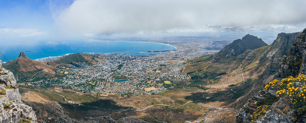 Blick auf Kapstadt vom Tafelberg aus | Blick auf Kapstadt vom Tafelberg aus - Realisiert mit Pictrs.com
