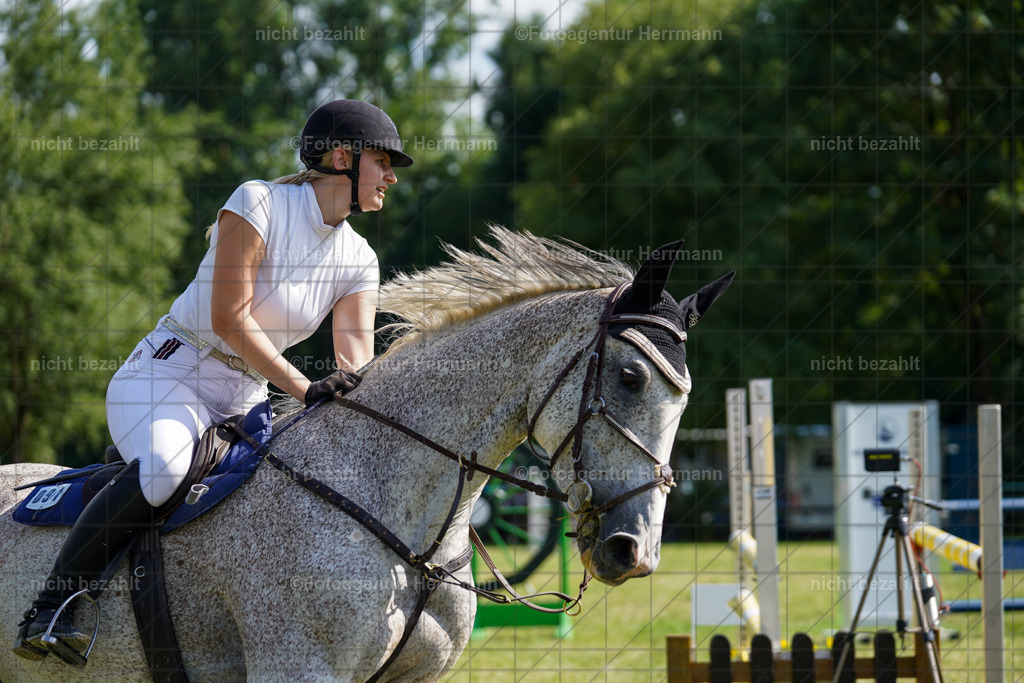20230701-FAH02298 | Reitturnier Grafing, 2023, Grafing-Aiterndorf, Spribgturnier, Dressurturnier, Bilder, Qualifikation Nürnberger Burgpokal, Fotoagentur Herrmann, Turnierfotografen Bayern, Turnierbilder Bayern, Reitrsportfoto
