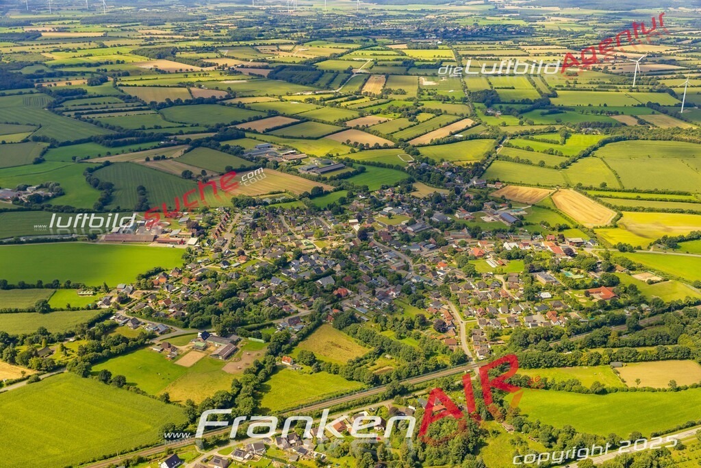 Luftbild der Stadt Timmaspe - Die Luftaufnahme wurde 2025 vom UL-Flugzeug heraus erstellt ( keine Drohne ) - Hochauflösende Luftaufnahme - für professionelle Ausdrucke geeignet. Die Geschenkidee !Hier alle&nbsp;Infos zur Lizenzierung der LuftaufnahmeWir fliegen auch dieses Jahr wieder in Ihre Region um Luftbilder zu erstellen.- Luftbild anfragen
