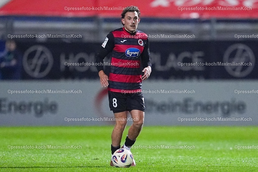 xYDRx21122501042 | 21.12.2025, xydrx, Fußball, 3.Liga, FC Viktoria Köln - MSV Duisburg, Saison 2025 2026, Sportpark Höhenberg: Florian Engelhardt (FC Viktoria Köln #8)        DFB regulations prohibit any use of photographs as image sequences and or quasi-video.Photo: xYannisxDreimannxPressefotoKochx