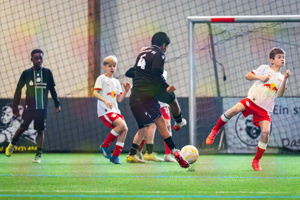 _BLR9758 | Professionelle Fußball- und Sportfotografie. Spielbilder online ansehen und kaufen – Einzelbilder oder komplette Galerien in hoher Qualität. - Realisiert mit Pictrs.com