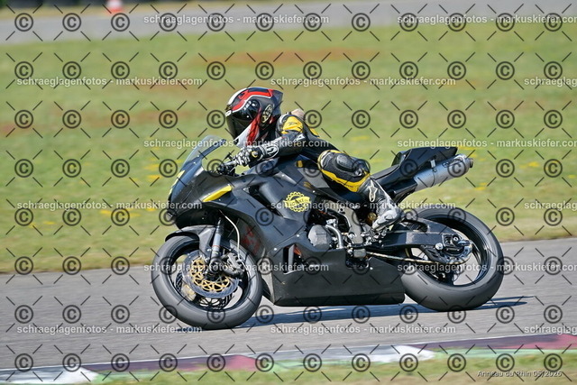 26BT01-1588 | 717 - Realisiert mit Pictrs.com