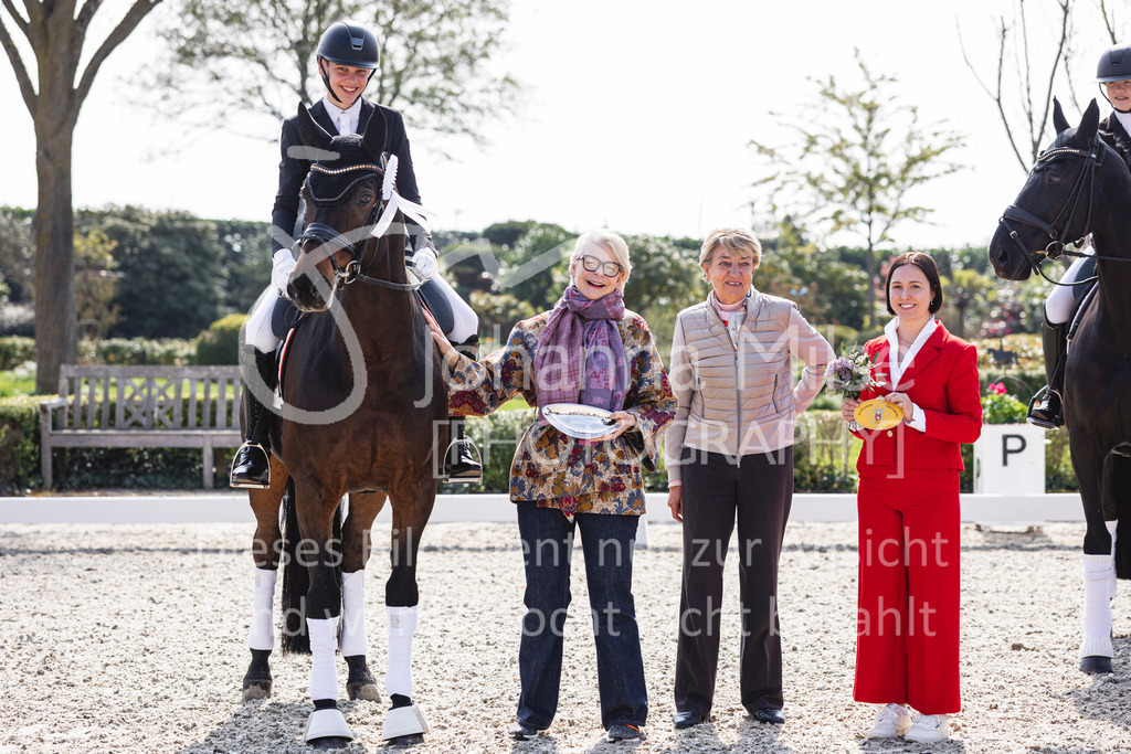 260411_Kronberg_Dressur-L-833 | Deine schönsten Turniermomente als professionelle Fotos! Entdecke hochwertige Pferdesport-Fotografie im Online-Shop. Jetzt Fotos finden & bestellen!