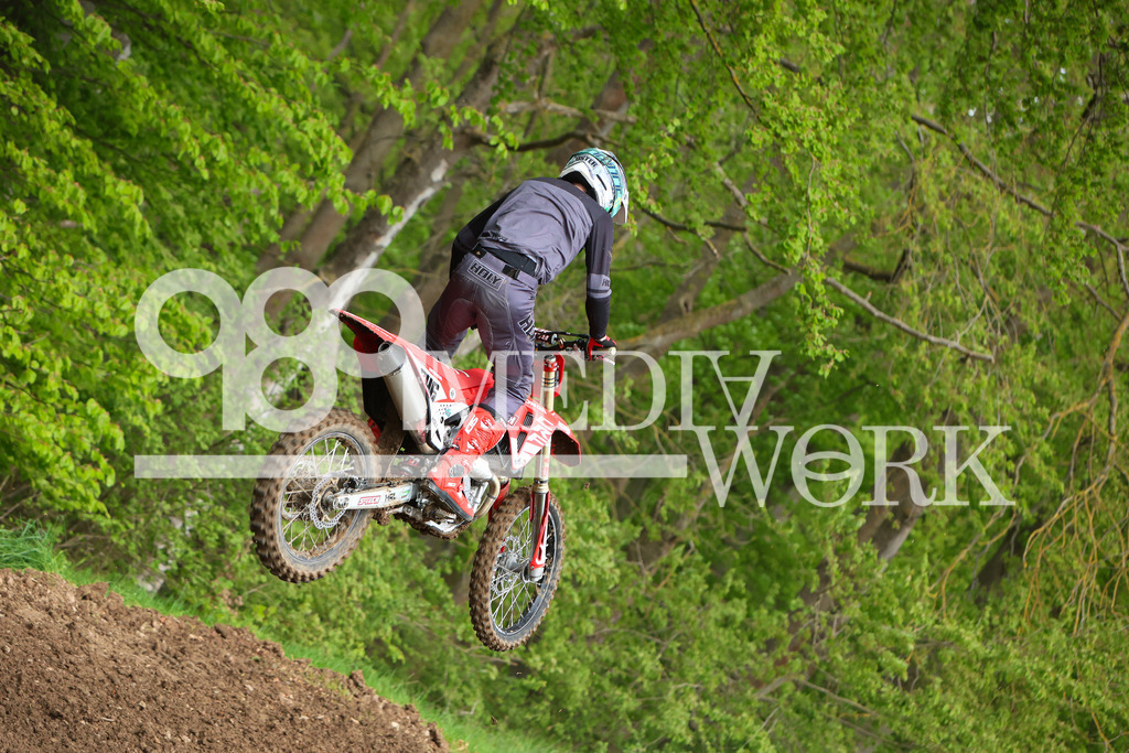 5E6A8371 | 989 MEDIAWORK