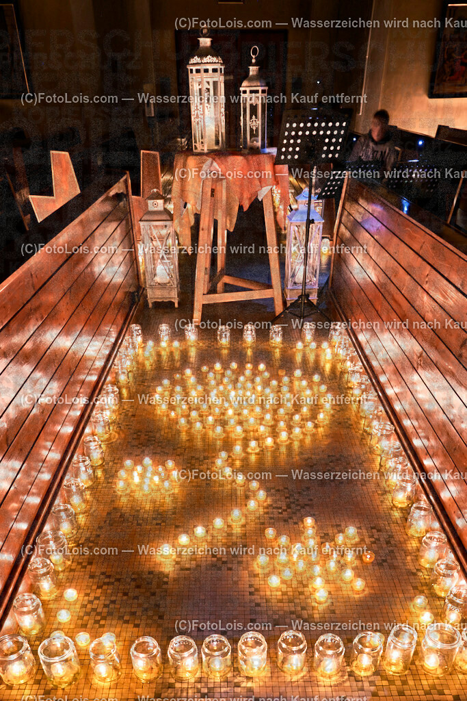 ALS2362_NACHT der tausend LICHTER_Pfarrkirche Wieselburg | (C)FotoLois.com, Alois Spandl, NACHT der 1000 LICHTER in der Pfarrkirche Wieselburg, Di 31. Okt. 2023.
