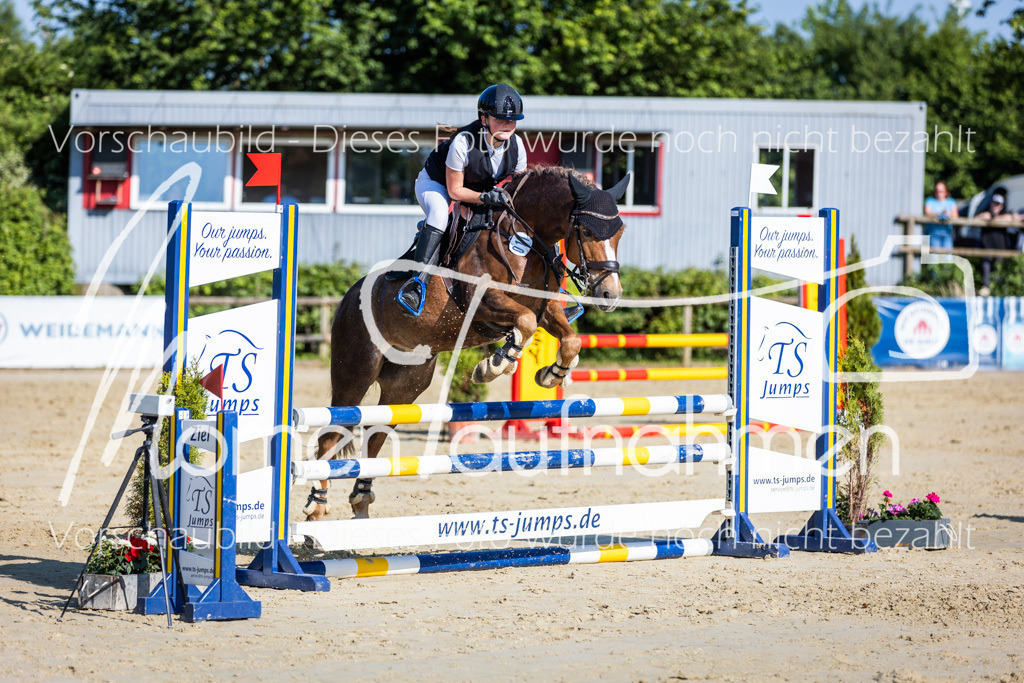 Donop24-ASpr-085 | MomenTaufnahmen Pferdesportfotos