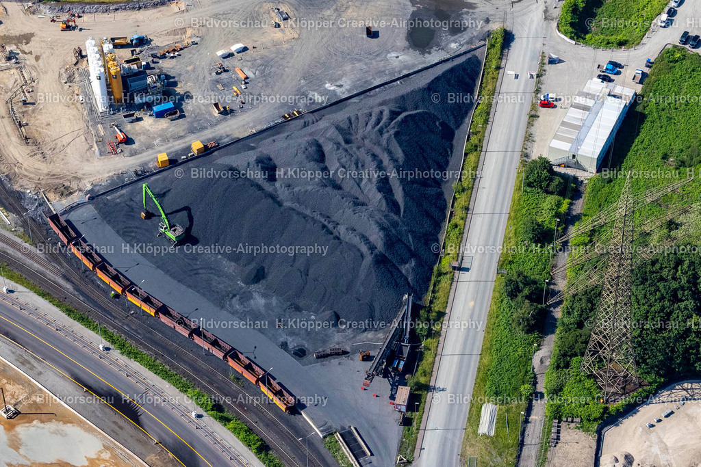 Luftbild Duisburg2- | Luftbildfotografie Lagerfläche für Steinkohle an der Ackerstraße in Duisburg im Ruhrgebiet im Bundesland Nordrhein-Westfalen, Deutschland - Realisiert mit Pictrs.com