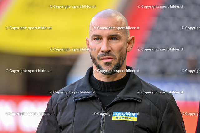 AUT, Admiral Bundesliga, LASK Linz vs SK Sturm Graz | 27.10.2024, Raiffeisen Arena Linz, AUT, Admiral Bundesliga, LASK Linz vs SK Sturm Graz, im Bild Head Coach Christian Ilzer of Puntigamer Sturm Graz // Admiral Bundesliga Match between LASK Linz and SK Sturm Graz in Linz, Austria on 2024/10/27