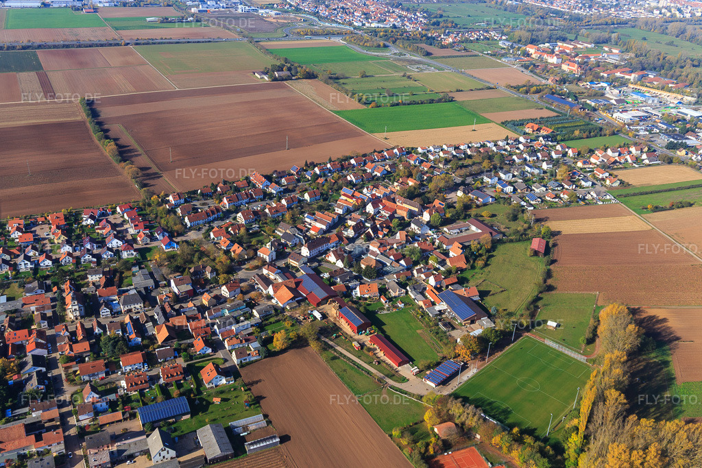 Luftbild: Ortsansicht von Südosten im Ortsteil Mörlheim in Landau im Bundesland Rheinland-Pfalz in Deutschland. Foto: IMG_104332.jpg vom 31.10.2017 durch Werner Riehm/FLY-FOTO.de