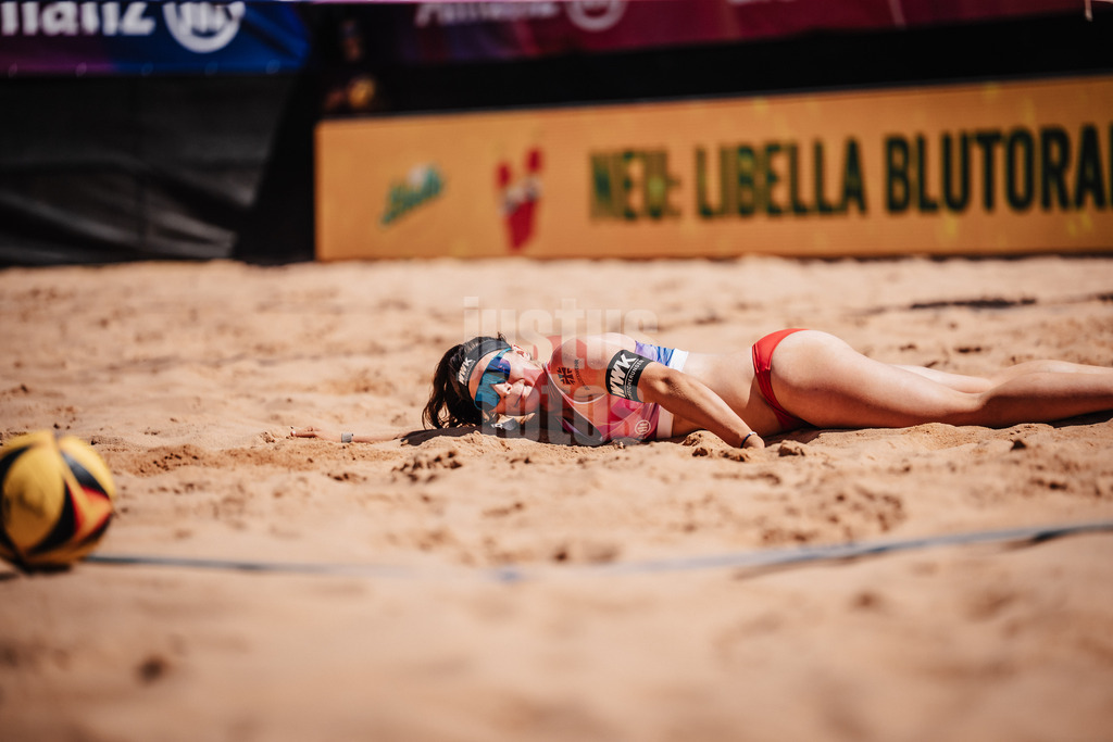 Beachvolleyball | Frauen | Allianz German Beach Tour 2025 | Tourstop München | 13.07.2025 | Anna-Lena Grüne liegt am Boden