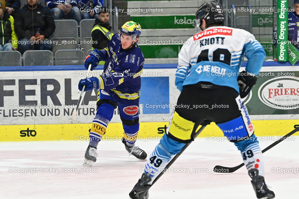 EC IDM WÄRMEPUMPEN VSV vs. Steinbach Black Wings Linz | #77 Philipp Lindner EC VSV, #49 Graham Knott Black Wings Linz, EC IDM WÄRMEPUMPEN VSV vs. Steinbach Black Wings Linz, EC IDM WÄRMEPUMPEN VSV vs. Steinbach Black Wings Linz am 28.11.2025 in Villach (Stadthalle Villach), Austria, (Photo by Bernd Stefan)