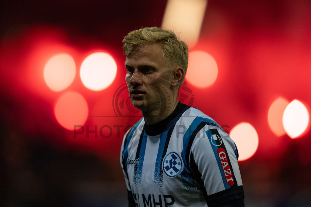 SV Stuttgarter Kickers vs. SGV Freiberg, Fussball, WFV-Pokal, Viertelfinale, 17.03.2026 | Per Lockl (SV Stuttgarter Kickers, #21),SV Stuttgarter Kickers vs. SGV Freiberg, Fussball, WFV-Pokal, Viertelfinale, 17.03.2026Foto: photosbyphips/Philip Ziegler