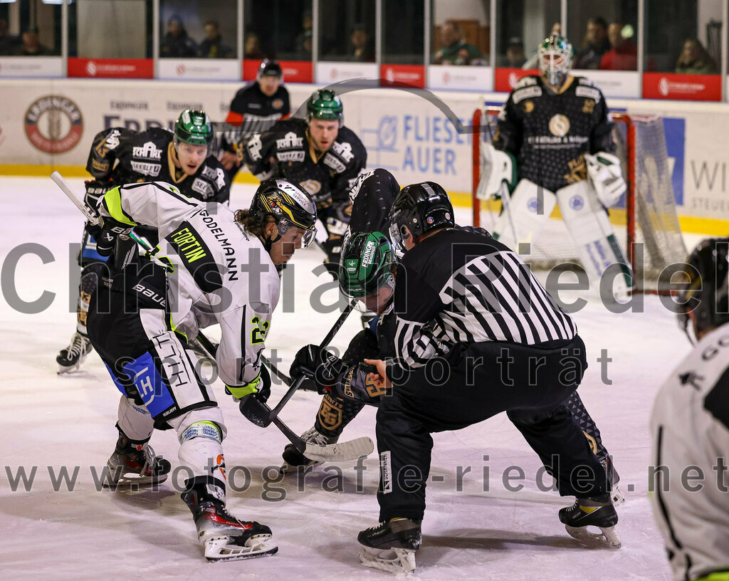 2024-02-23_057_TSV_Erding_gegen_ERSC_Amberg | Erding, Deutschland, 23.02.2024:
Eishockey, Bayernliga Playoffs 2023 / 2024, 3. Spieltag, TSV Erding gegen ERSC Amberg, Endergebnis: 2:3 n. V.

Hunter Fortin (ERSC Amberg, #22)

Foto: Christian Riedel / fotografie-riedel.net