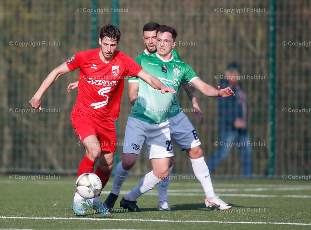A_LUI_02032024_57 | SPORT,FUSSBALL LT1 OOE LIGA ASKOE OEDT-SV HAIDLMAIR GRUEN WEISS MICHELDORF 02.03.2024 IM BILD: GASPER KORITNIK (OEDT) UND MARTIN KAMMERHUBER UND ANDREAS JERKOVIC (BEIDE MICHELDORF) FOTO:FOTOLUI