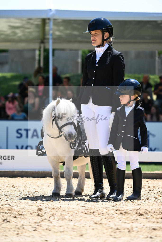 Pony-Fuehrzuegel-WB Nuernberger Burg-Pokal_12245825 | hf-fotografie - Realizzato con Pictrs.com