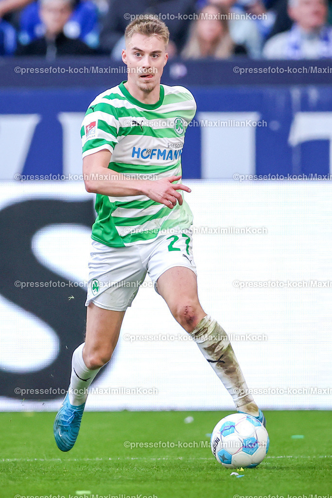 Schalke26102402168 | 26.10.2024, Fußball, FC Schalke 04 - SpVgg Greuther Fürth, 2. Fußball Bundesliga, Veltins-Arena Gelsenkirchen, Saison 2024 2025: Luca Itter (Greuther Fürth #27)DFB regulations prohibit any use of photographs as image sequences and or quasi-video.