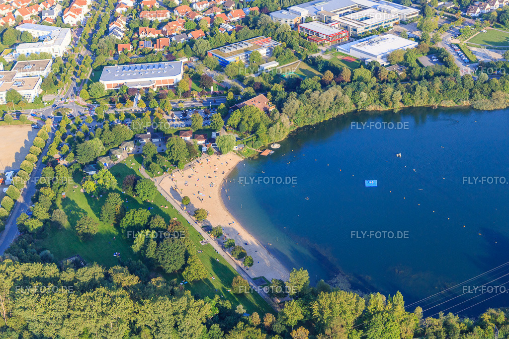 Strand des Badesee Bensheim am Abend http://www.basinus-bad.de/Badesee/ | Luftbild: Strand des Badesee Bensheim am Abend http://www.basinus-bad.de/Badesee/ in Bensheim im Bundesland Hessen in Deutschland. Foto: IMG_102984.jpg vom 28.08.2017 durch Werner Riehm/FLY-FOTO.de - Realisiert mit Pictrs.com