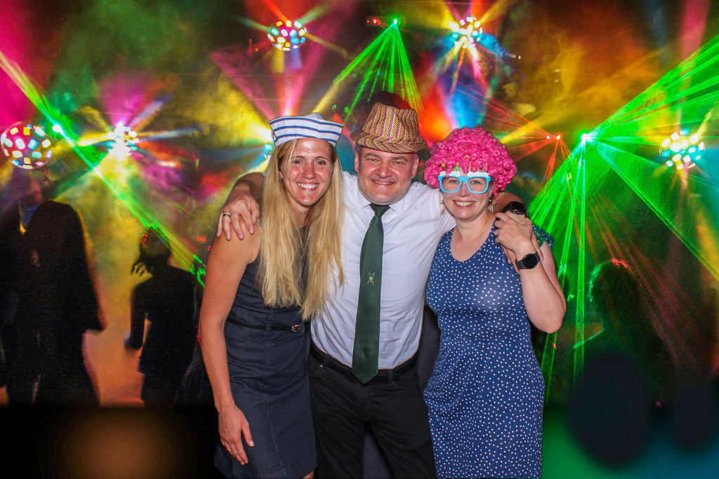 top-top.de-250628-014 | Foto, Video, Fotografie, Videografie, Fotobox, DJ, Discjockey, Musik, Musikbox, Veranstaltung, Photobooth, Amazon, Ebay, Buchtipp, Bestseller, Autor, Verlag, Buch, Wesel, Hamminkeln, NRW, Dinslaken, Rees, Drohne, Hochzeit, Party, Fotobox, Wesel, Fotograf