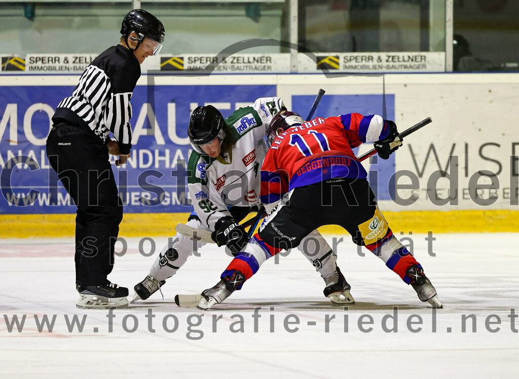 2022-09-09_075_TSV_Erding_gegen_Deggendorfer_SC | Erding, Deutschland, 09.09.2022:
Eishockey, Bayernliga 2022 / 2023, Testspiel, TSV Erding gegen Deggendorfer SC, Endergebnis: 2:5

Marius von Friderici-Steinmann (Erding Gladiators, #92), Curtis Leinweber (Deggendorfer SC, #11)

Foto: Christian Riedel / fotografie-riedel.net