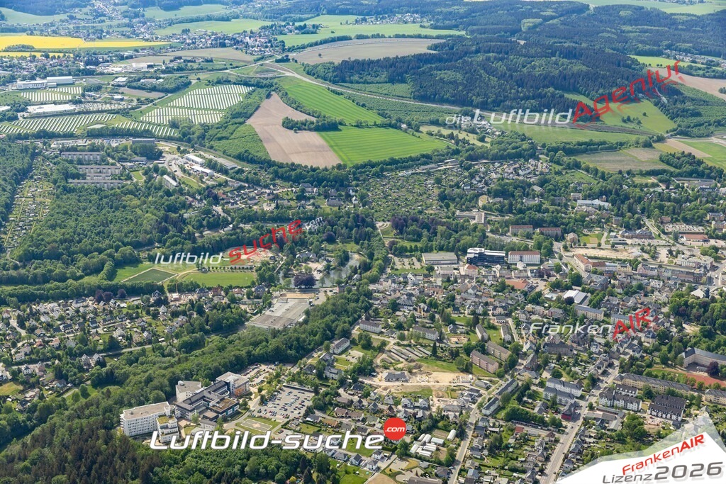 Das Luftbild der Stadt Rodewisch wurde 2022 vom Flugzeug heraus erstellt (keine Drohnen-Aufnahmen) Aufnahmehöhe ca.450 Meter- hohe Bildauflösung und Druck-Qualität. Garantiert!