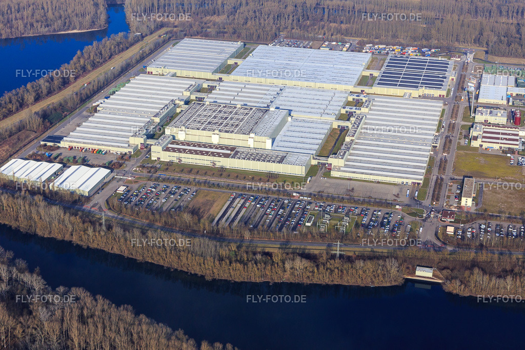 Insel Grün mit Mercedes-Benz Global Logistics Center und MOSOLF Logistics & Services GmbH https://group.mercedes-benz.com/ https://www.mosolf.com/ | Luftbild: Insel Grün mit Mercedes-Benz Global Logistics Center und MOSOLF Logistics & Services GmbH https://group.mercedes-benz.com/ https://www.mosolf.com/ in Germersheim im Bundesland Rheinland-Pfalz in Deutschland. Foto: IMG_104761.jpg vom 16.02.2018 durch Werner Riehm/FLY-FOTO.de - Realisiert mit Pictrs.com