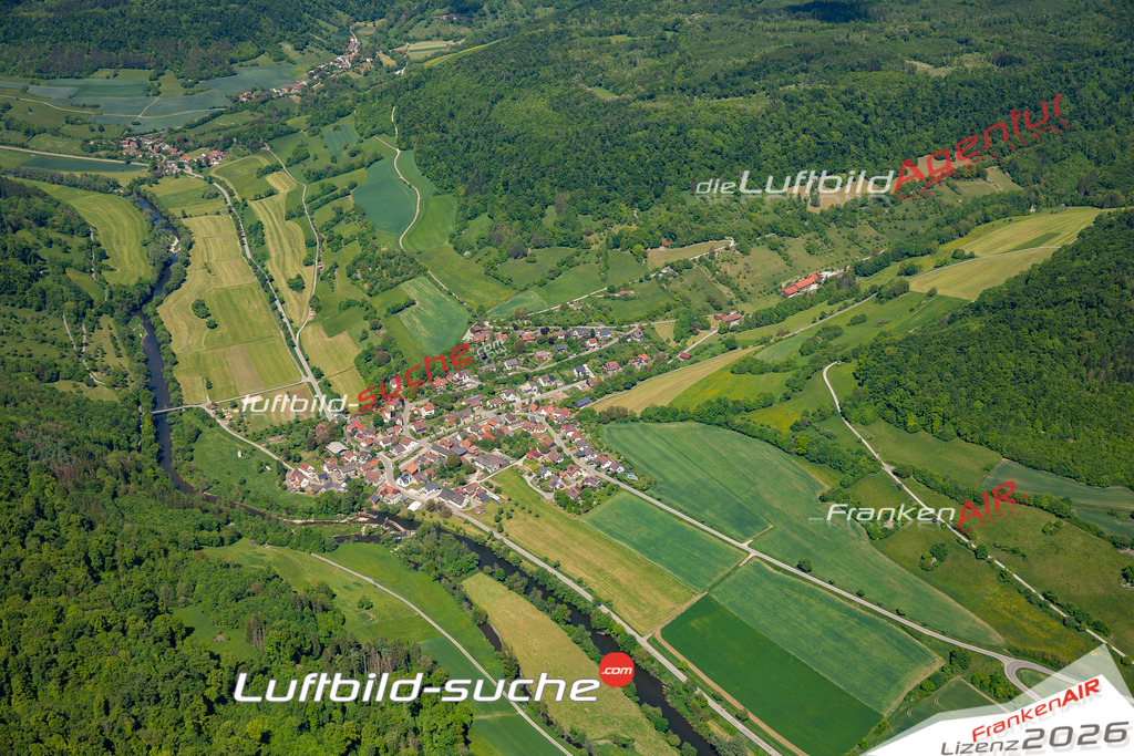 Klassische Luftaufnahme ohne Drohne zeigt:Steinkirchen bei Braunsbach - Die Luftbildaufnahme wurde 2025 vom UL-Flugzeug heraus erstellt ( keine Drohne ) - Hochauflösende Luftaufnahme -Nicht vergleichbar mit Google Maps oder Satelittenbilder- Die Geschenkidee !Mit Lizenz und Bildrechte bestellbar