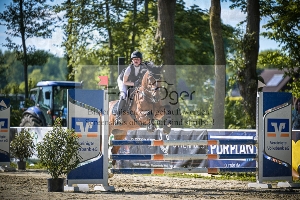 DOS_3343 | Entdecke hochwertige Reitturnierfotos von Foto Oger. Professionell, emotional und authentisch – jetzt Lieblingsmomente im Shop bestellen.Deutschlandweite Turnierfotografie. - Realisiert mit Pictrs.com
