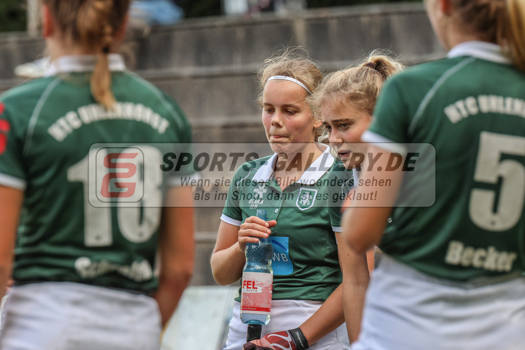 MJ_2022-10-08_Damen_HTCU-UHC-22 | Maite Sturm (Uhlenhorst Mülheim #27), Uhlenhorst Mülheim - UHC Hamburg am 8.10.2022 im Waldstadion, Mülheim a. d. Ruhr
