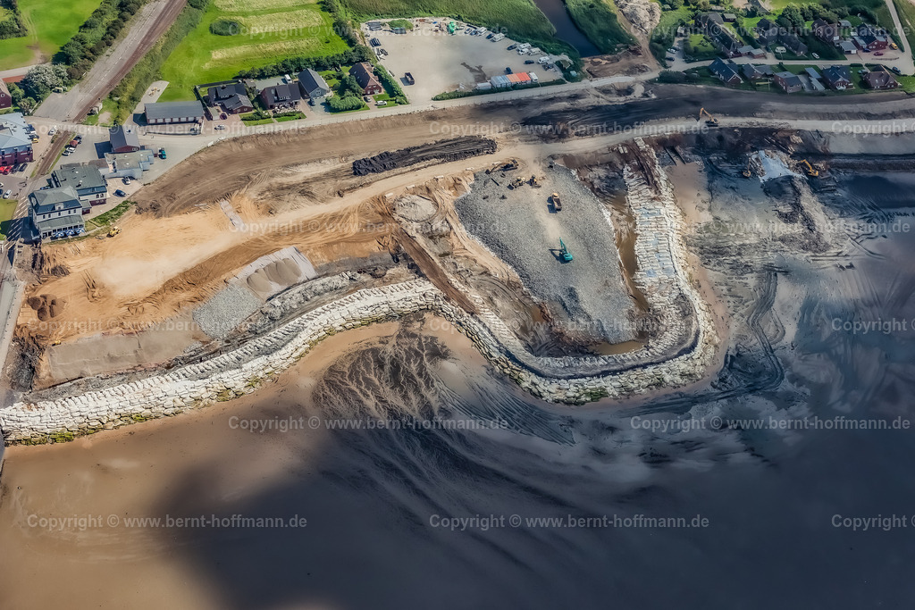 PLB_7190_Dagebuell_Deichbau | LUFTBILD. Dagebüll - Deichbaustelle. __ Großbaustelle zur Errichtung einer Schutzmaßnahme vor Sturmfluten mit Namen " Klimadeich ".  - Realisiert mit Pictrs.com