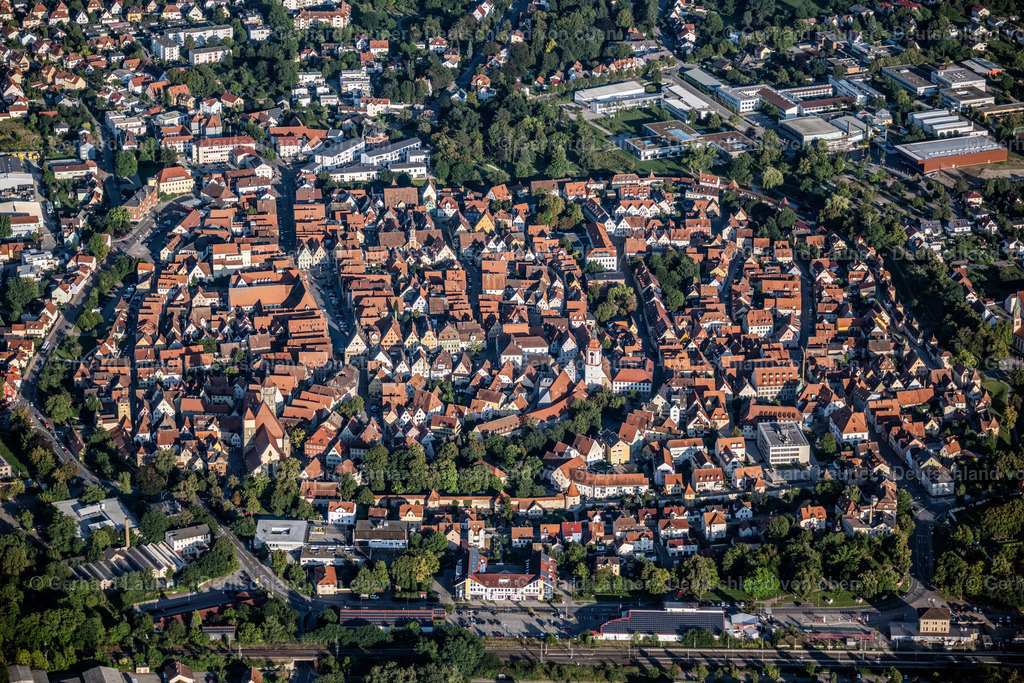 4051000 | WEIßENBURG IN BAYERN 03.09.2021 Stadtgebiet mit Außenbezirken und Innenstadtbereich in Weißenburg in Bayern im Bundesland Bayern, Deutschland. // City area with outside districts and inner city area in Weissenburg in Bayern in the state Bavaria, Germany. Foto: Gerhard Launer