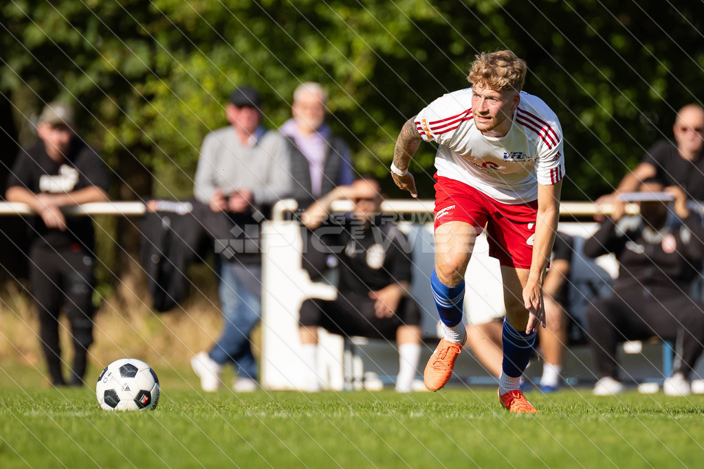20250928_Picselweb-Fotografie_1R3_1628 | Spielszenen aus dem Spiel VfL Güldenstern Stade - Rotenburger SV. Ergebnis 0:3 - Realisiert mit Pictrs.com