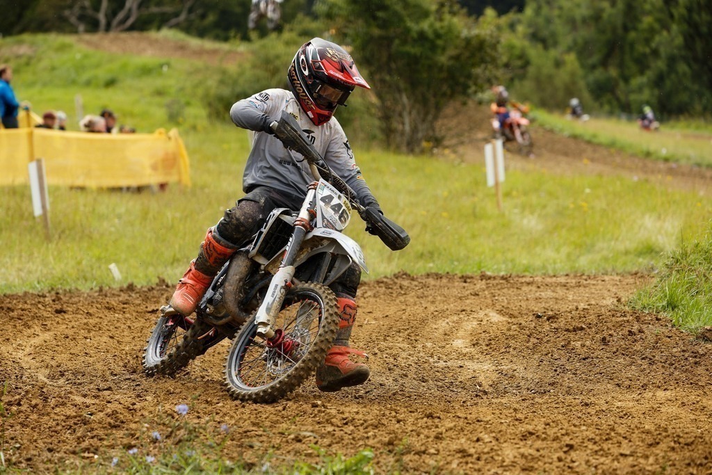 Motocross_Gerstetten_250802_5082 | Fotopresso – Sportfotografie in Heidenheim & Umgebung. Professionelle Sportfotografie für unvergessliche Momente. Dynamische Action-Shots, emotionale Szenen & hochwertige Bilder. - Realisiert mit Pictrs.com