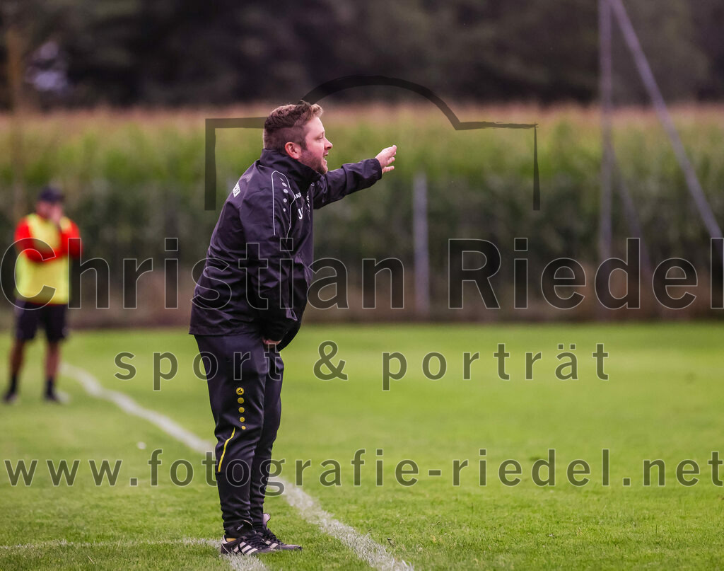 2023-08-04_081_SV_Walpertskirchen_gegen_FC_Finsing | Walpertskirchen, Deutschland, 04.08.2023:
Fußball, Kreisliga 2023 / 2024, 2. Spieltag, SV Walpertskirchen gegen FC Finsing, Endergebnis: 3:3

Trainer Josef Heilmeier (SV Walpertskirchen)

Foto: Christian Riedel / fotografie-riedel.net
