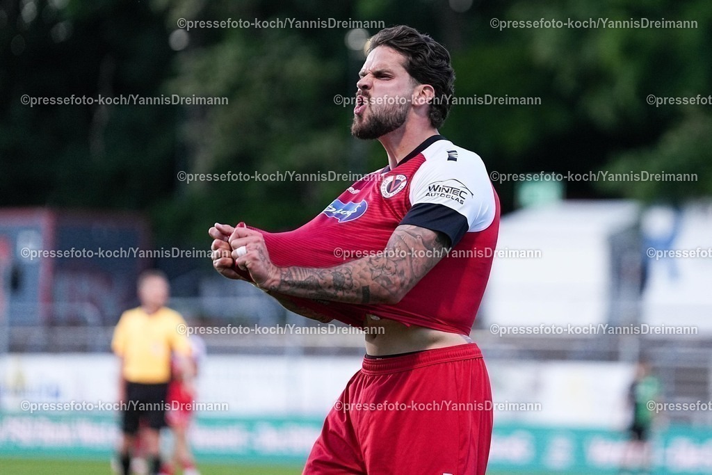 xYDR11052501126 | 11.05.2025, xydrx, Fußball, Viktoria Köln - Hannover 96 II , 3.Liga, Sportpark Höhenberg, Saison 2024 2025: Lex-Tyger Lobinger (Viktoria Köln #9) ärgert sich über eine vergebene Chance DFB regulations prohibit any use of photographs as image sequences and or quasi-video.
