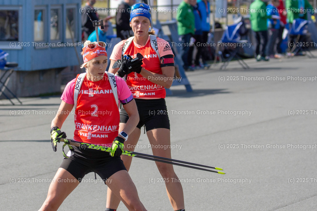 Deutsche Meisterschaften Biathlon 2018 | Deutsche Meisterschaften Biathlon 2018, Massenstart Frauen am 15.09.2018 in der DKB SKI ARENA in Oberhof, (Deutschland)

Bild: Karolin Horchler vom WSV Clausthal-Zellerfeld / BwB (2), Vanessa Hinz vom SC Schliersee / Zoll (11) - Realisiert mit Pictrs.com