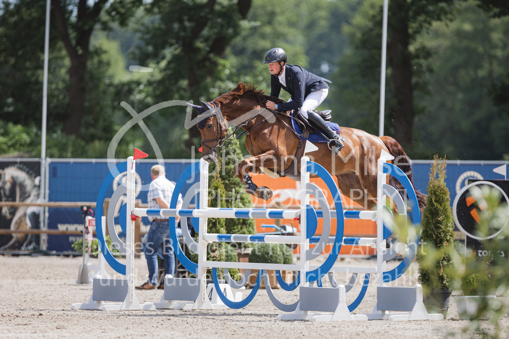 220614_Mühlen_SprPfM-705 | Late Entry Mühlen
Springprüfung Kl.M* 6-8j. Pferde gl. Einlaufprüfung für 6j. Pferde
14.06.2022
