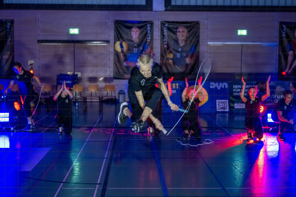 2. VBLF Nord 25/26 | Spiel 4053 | VC Osnabrück vs. TV Cloppenburg | TSG Burg Gretesch, Rope Skipping //  13.12.25: 2. VBLF Nord 25/26 | Spiel 4053 | VC Osnabrück vs. TV Cloppenburg / Osnabrück / Deutschland  //   CREDIT:www.bullenfotos.de, Martin König, Hörner Weg 40, D-49078 Osnabrück, +4917663732967 // Nutzung und Weitergabe nur zu den vereinbarten Zwecken. Presseanfragen an Ersteller. Alle Rechte beim Ersteller. Honorierung nach MFM. - Realisiert mit Pictrs.com