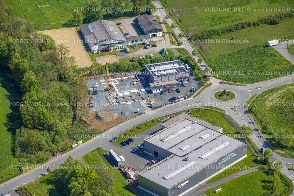 Meschede230500685 | Luftbild, Gewerbegebiet Enste an der Autobahn A46, Baustelle, Karosserie und Lackiercenter Vogel, Reitverein Calle Meschede, SH Anbaugeräte GmbH, Enste, Meschede, Sauerland, Nordrhein-Westfalen, Deutschland