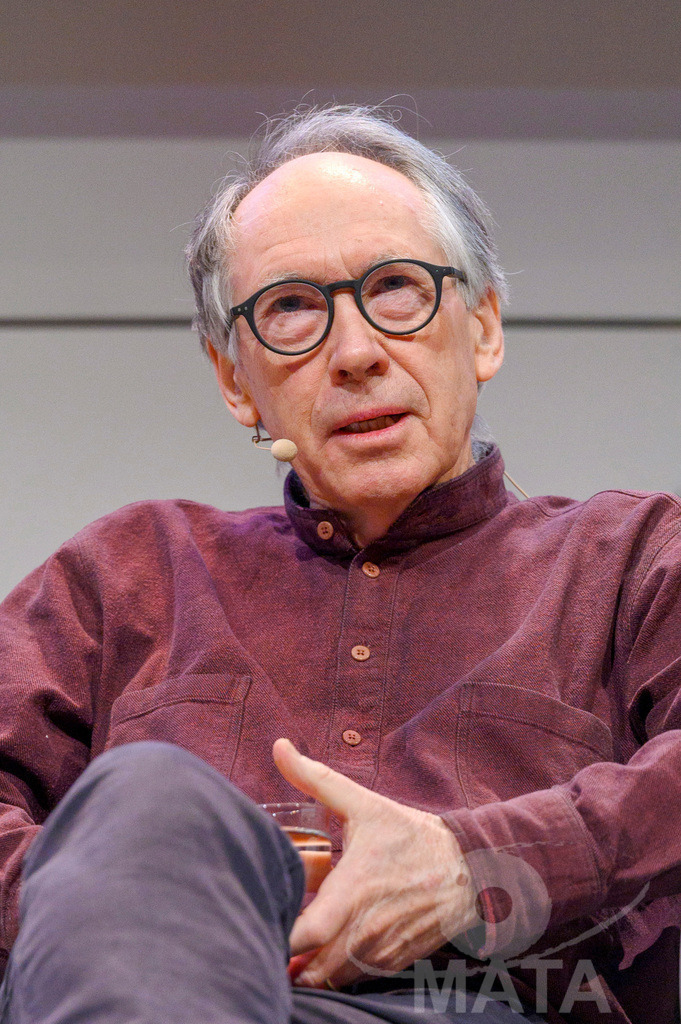 _DWA4825 | Ian McEwan bei der lit.Cologne 2023 Veranstaltung 'Ian McEwan. Ein Jahrhundertschriftsteller gibt Auskunft' in der Flora Köln.. Köln, 07.03.2023 - Realisiert mit Pictrs.com
