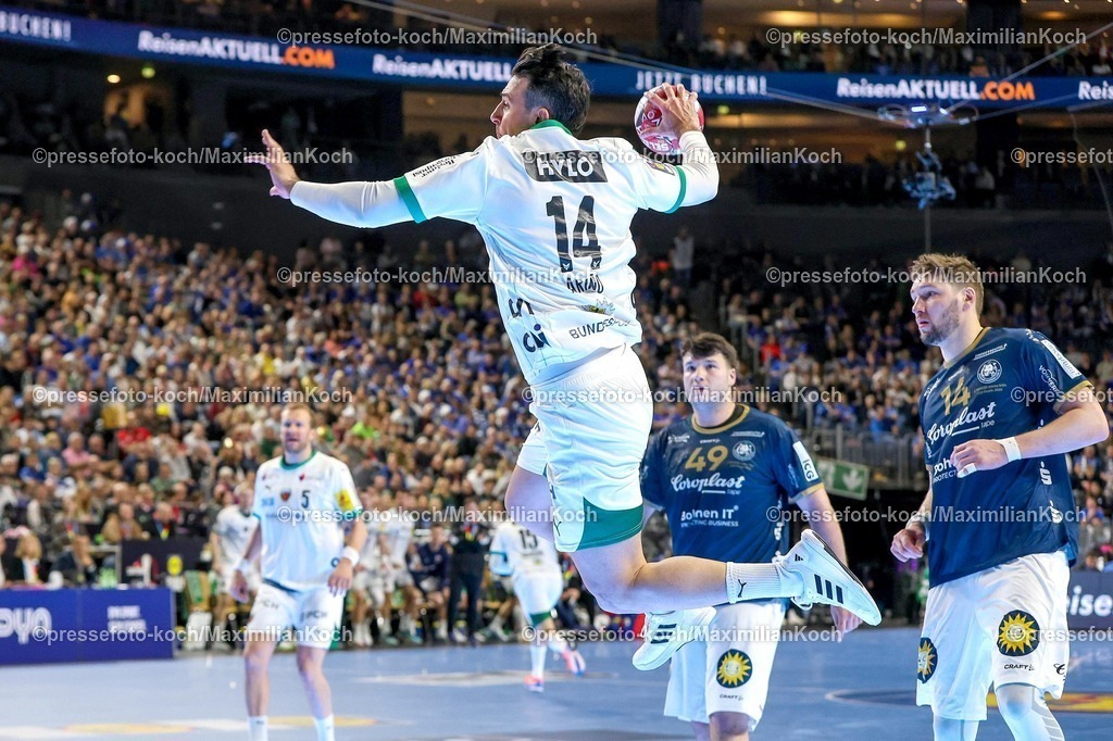 xSSCx19042602021 | 19.04.2026, xsscx, Handball, DHB-Pokal Lidl Final4, Finale, Füchse Berlin - Bergischer HC, Saison 2025 / 2026 Herren, Lanxess Arena, Köln: Aitor Arino (Füchse Berlin #14) beim Wurf Photo: xSandraxScherningxPressefotoKochx