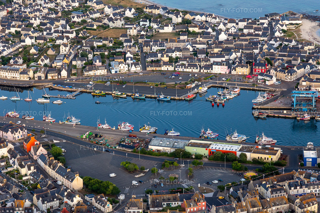Aerial view: Port of Guilvinec-Treffiagat in Treffiagat in the state Finistere, France. – Photo: IMG_132648.jpg taken on 06/17/2022 by Werner Riehm/FLY-FOTO.com – Resolution of the original: 5472 x 3648 px
