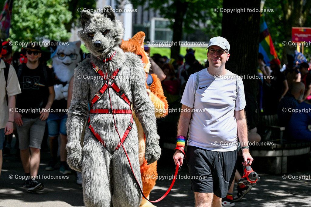 Linzpride 2024_ 06.07.2024-138 | 06.07.2024, Linz, AUT, Linzpride 2024, im Bild Teilnehmer an der Linz Pride 2024