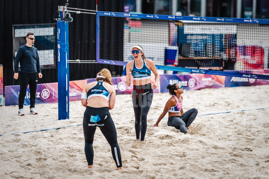 Beachvolleyball | Frauen | German Beach Tour 2024 | Tourstop Bremen | 07.06.2024 | Christine Aulenbrock (mitte) jubelt
