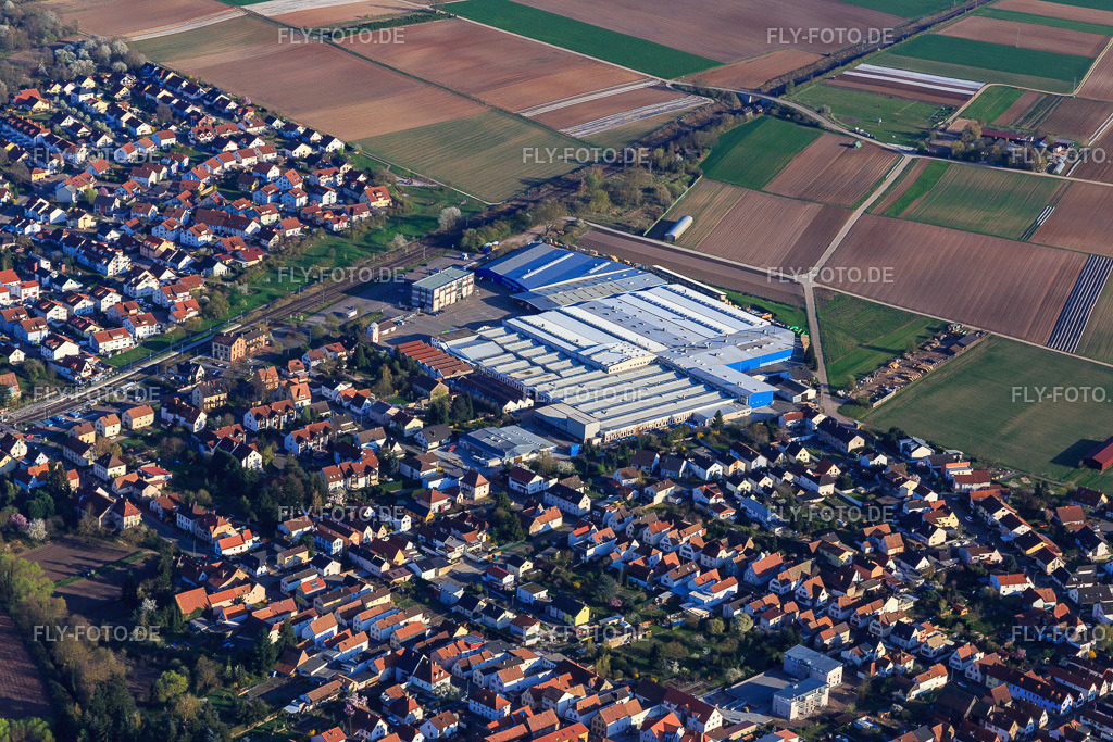 Stadtansicht aus Nordwesten mit Kardex Remstar http://www.kardex-remstar.de/ | Luftbild: Stadtansicht aus Nordwesten mit Kardex Remstar http://www.kardex-remstar.de/ in Bellheim im Bundesland Rheinland-Pfalz in Deutschland. Foto: IMG_097934.jpg vom 30.03.2017 durch Werner Riehm/FLY-FOTO.de - Realisiert mit Pictrs.com