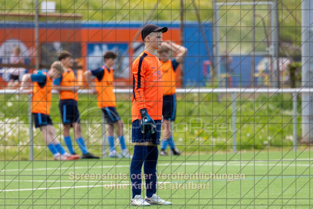 20250503_155953_0687 | #, 1.FC Eislingen (hellblau) vs. SGM TSG Zell-Hattenhofen-Holzmaden (dunkelblau), Jugend-Fussball, C-Junioren Landesstaffel Mitte, 18. Spieltag, Saison 20242025, Kunstrasenplatz, Haldenstraße 45, 73054 Eislingen, 03.05.2025 - 1500 Uhr,Foto: PhotoPeet-Sportfotografie/Peter Harich