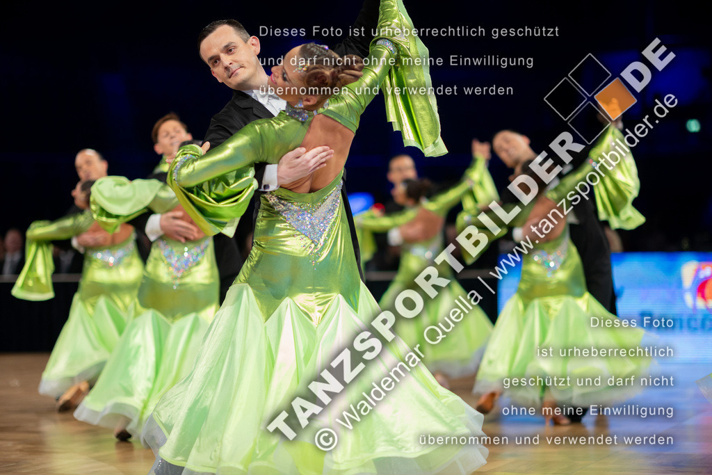 20251206-03295 | Hier finden Sie Tanz Bilder vom Latein und Standard Formationen tanzen. Sportbilder vom Tanzsport. Schöne Fotos und von Weltmeisterschaft, Europameisterschaft, Bundesliga, Regionalliga, Oberliga und Landesliga sowie von GOC Stuttgart, DanceComp, WM Bremen