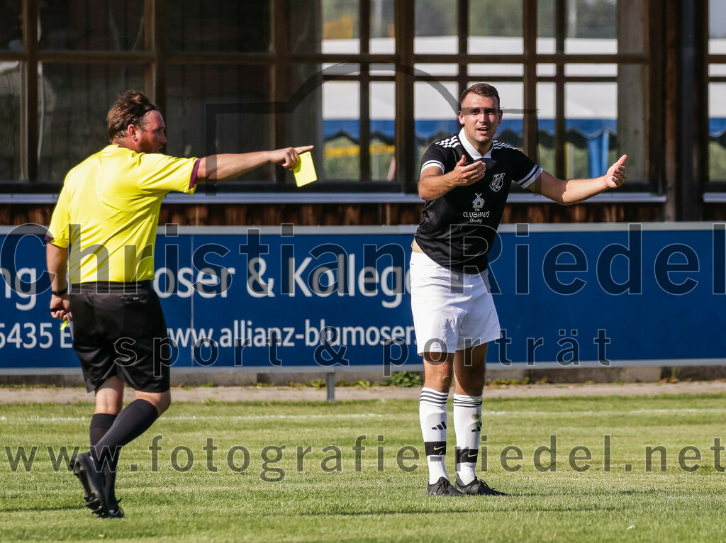 2023-08-20_111_TuS_Oberding_gegen_FC_Finsing_II | Oberding, Deutschland, 20.08.2023:
Fußball, Kreisklasse 2023 / 2024, 3. Spieltag, TuS Oberding gegen FC Finsing II, Endergebnis: 1:1

Christian Werner (TuS Oberding, #4)

Foto: Christian Riedel / fotografie-riedel.net