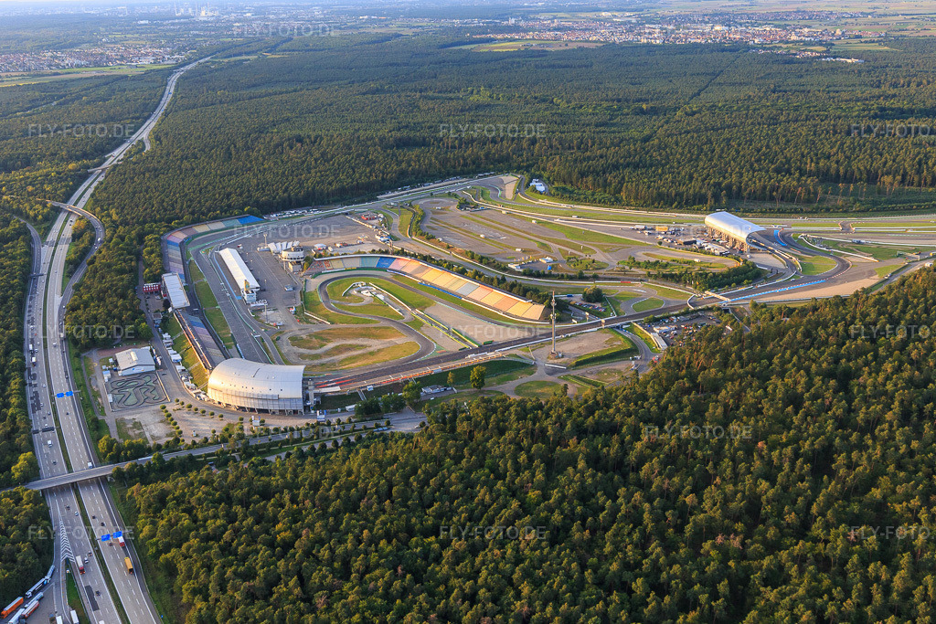 Luftbild: Boxengasse im Motodrom Hockenheimring Baden-Württemberg in Hockenheim im Bundesland Baden-Württemberg in Deutschland. Foto: IMG_102544.jpg vom 24.08.2017 durch Werner Riehm/FLY-FOTO.dehockenheimring.de