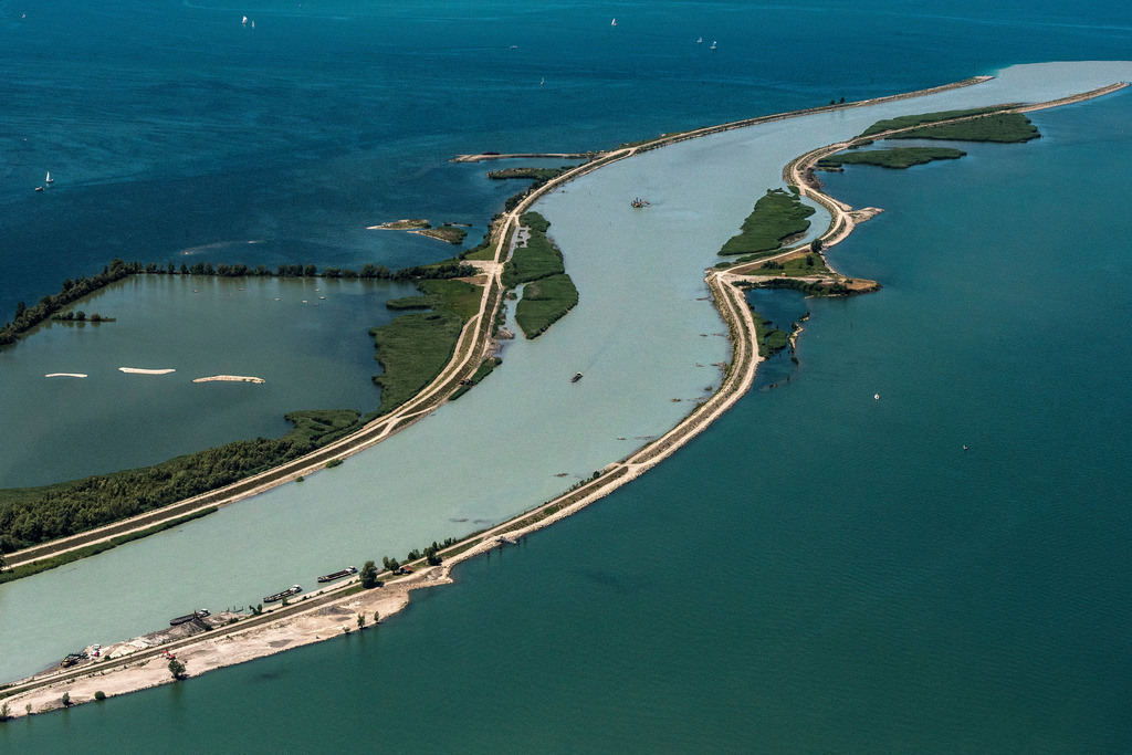 dr__0019167.jpg | FUßACH 04.07.2017 Mündung des Rheins in den Bodensee am Rheindelta nahe Fußach und Hard im Vorarlberg in Österreich. // River Delta and estuary of the Rhine in Hard in Vorarlberg, Austria. Foto: Daniel Reiter